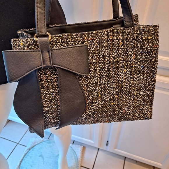 Chic Black Tweed Shoulder Bag with Bow Accent - Picture 3 of 8